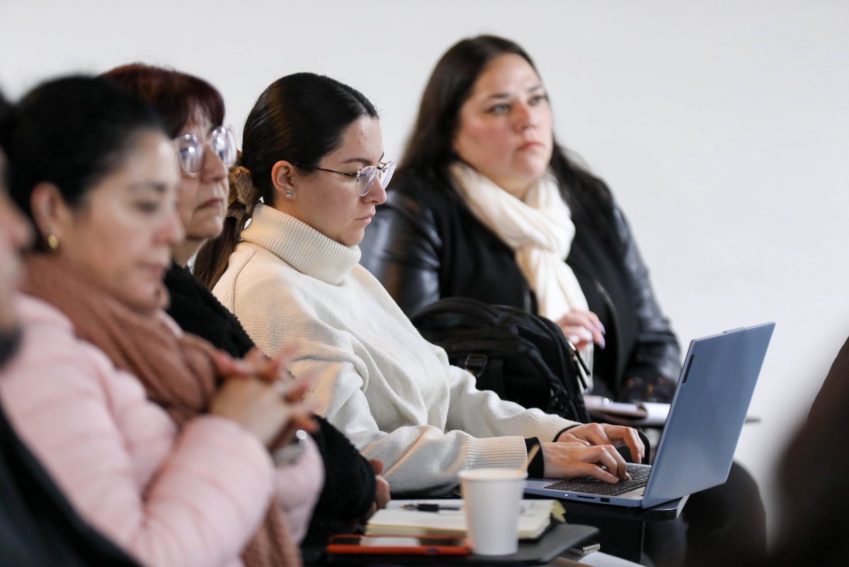 MuniLaFlorida's tweet photo. Impulsando el crecimiento digital de nuestros emprendedores.

Con una gran participación se está desarrolló la Charla de Marketing y Comercio Digital para Emprendedores, realizada junto al Centro de Negocios SERCOTEC La Florida.

La Florida, #CadaVezMejor 💚 https://t.co/XNAVXrsxnq