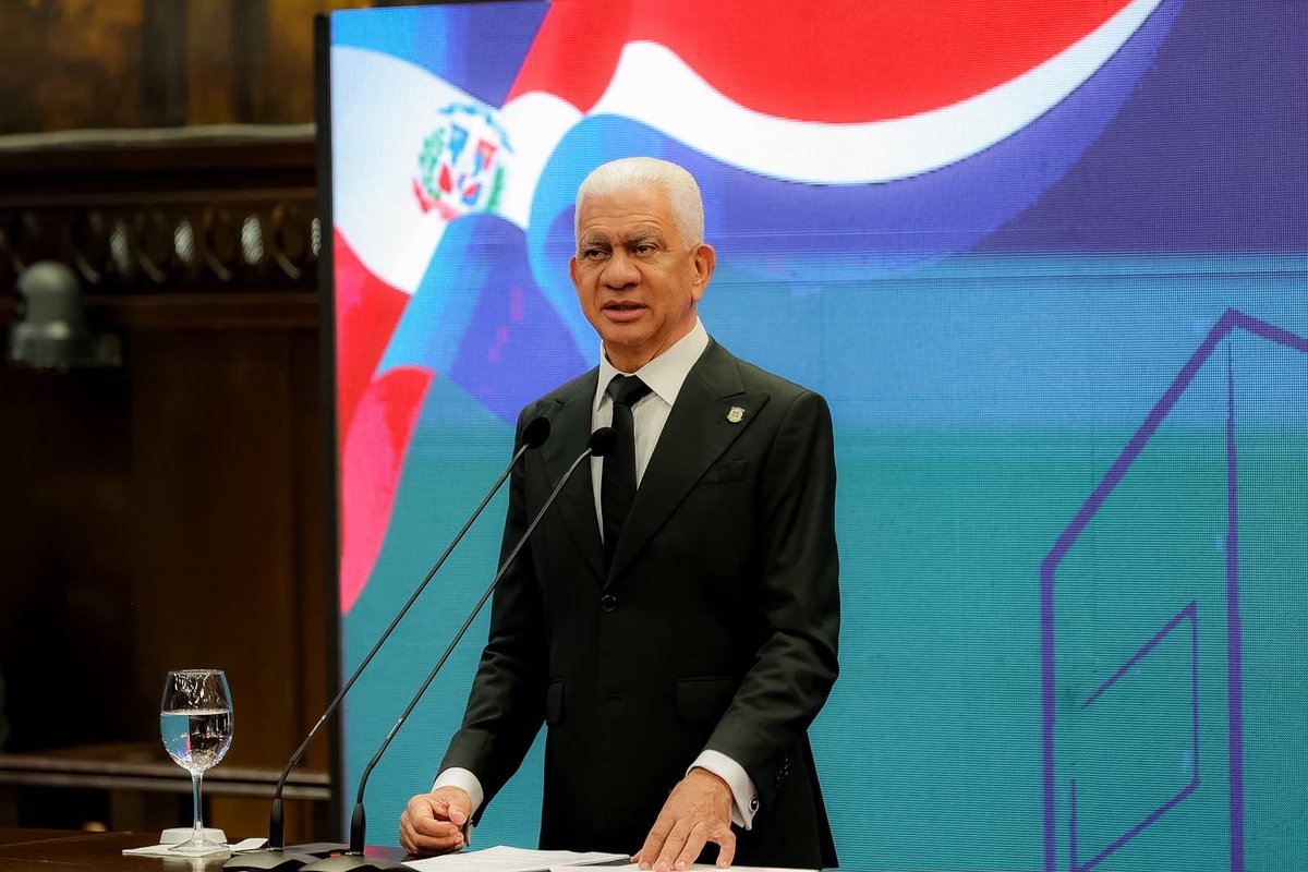 MagnoliaRodB's tweet photo. El Pleno de la Suprema Corte de Justicia, encabezado por el magistrado Henry Molina, visitó el despacho del presidente del Senado. #RicardoRindeCuentas2026 #CongresoRindeCuentas2026 https://t.co/t066j52V5s