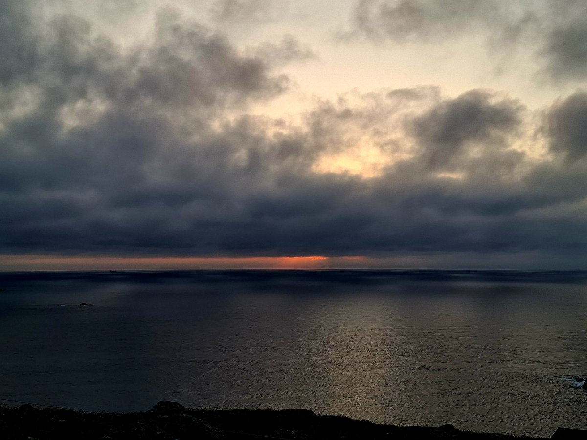 LisaMWilde's tweet photo. A little visit to Lands End last night. #Cornwall #LandsEnd https://t.co/vgkeOLz4Ff