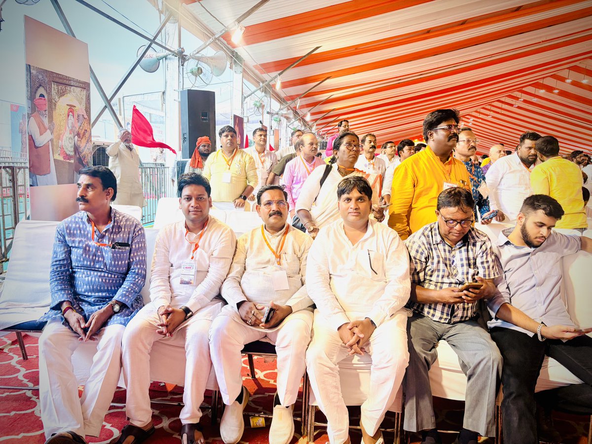 ChTarunKumarBJP's tweet photo. करम बंधन में बन्ध रहियो, फल की ना तज्जियो आस।
कर्म मानुष का धर्म है, सत् भाखै रविदास॥

बाबा काशी विश्वनाथ की नगरी वाराणसी स्थित श्री गुरु संत रविदास की जन्मस्थली सीर गोवर्धनपुर में संत शिरोमणि श्री गुरु रविदास महाराज जी के 650 वीं जयंती वर्ष पर राष्ट्रव्यापी समरसता संकल्प अभियान https://t.co/OgGPSN53uH