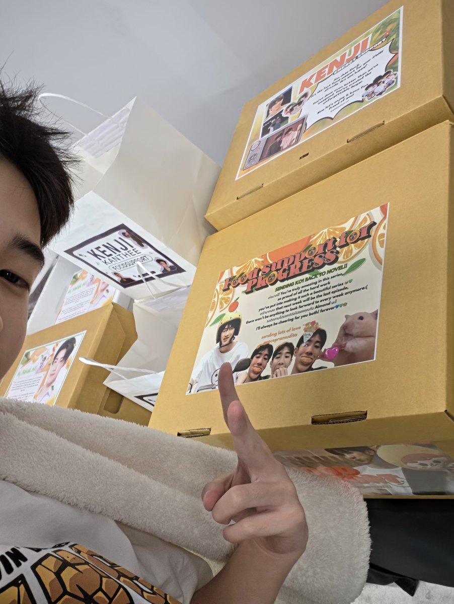 ___progresss___'s tweet photo. ขอบคุณFood support วันนี้นะครับ บู้สๆพลังให้ผมเยอะเลย ขอบคุณนะครับ🍊😘
TONSOM FINAL FAN MEETING
#ProgressPassawish
#AlmondProgress
#WhenOrangesFallFinalEP
#ด้อมภภ #PSPW https://t.co/7MHVdpmgBk