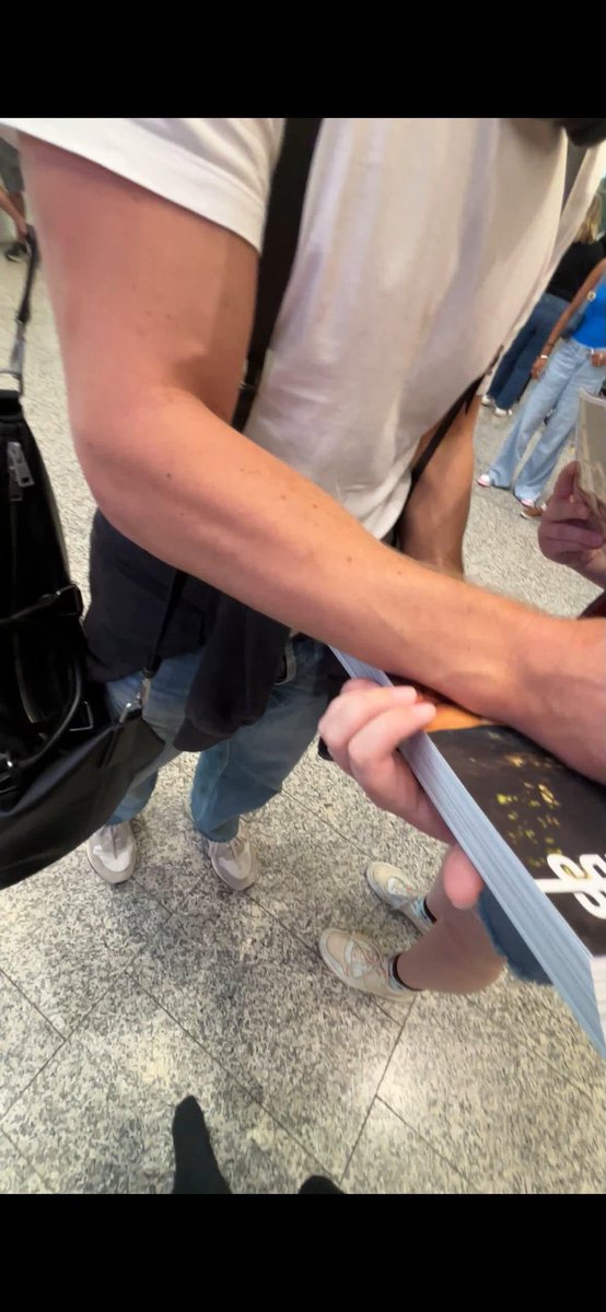 ConnorStorrieUK's tweet photo. Connor Storrie with Fans in Toronto airport 📱✈️ https://t.co/FLyW0WokaZ