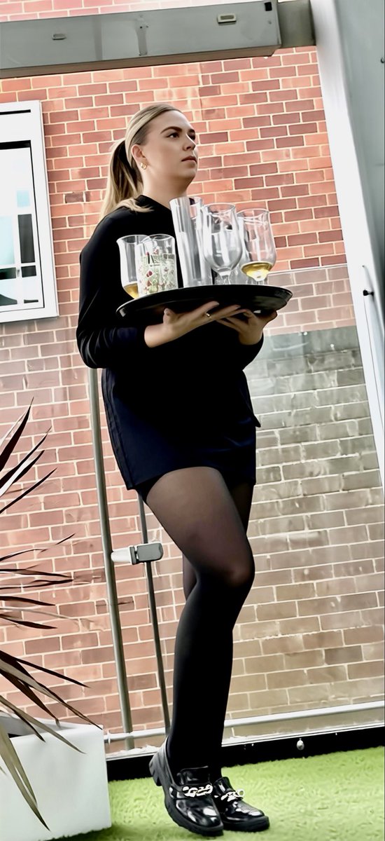 jonbarleycorn63's tweet photo. Waitress in lovely black tights with the weather being so hot they must have smelt amazing when her peeled them off https://t.co/pG7k0QS4SA