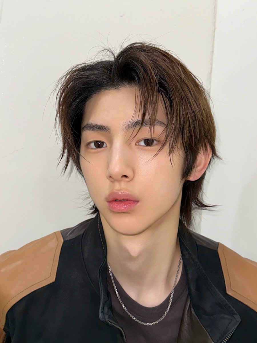 primajjuna's tweet photo. look at his lips man 😭😭😭😭😭😭😭theyre so full hes so greedy like 😭😭😭😭😭😭give some for the rest of us 😭😭😭😭😭 https://t.co/Bk2mFtWiud