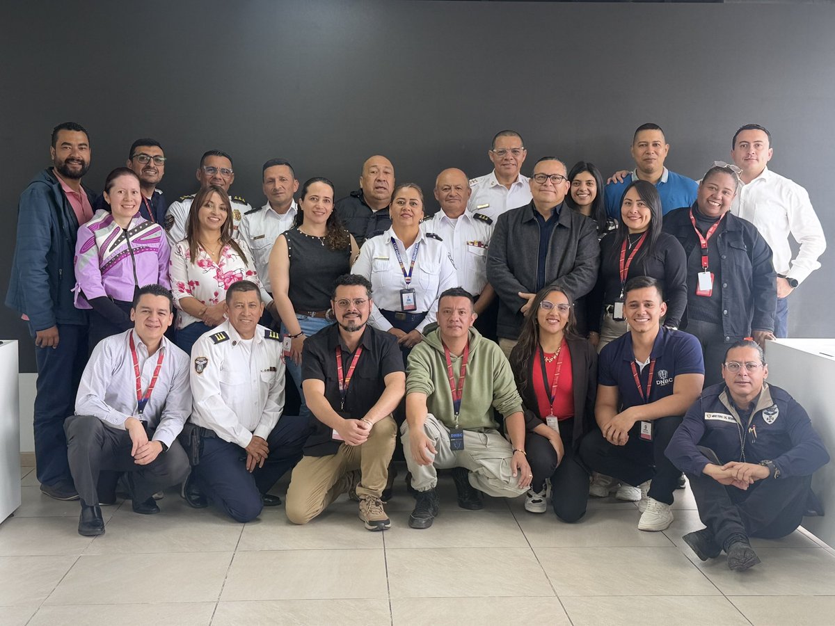 SUNETBogota's tweet photo. Con participación de nuestro presidente @GermanSUNET, firmamos el Acuerdo Laboral entre el @SUNETBogota y @DNBomberosCol 🚒 🧯👨🏻‍🚒👩🏻‍🚒

Conquistamos el primer acuerdo laboral en la entidad para mejorar las condiciones de las y los empleados ✊🏼

#SUNETSuSindicatoEstatal https://t.co/B9aADH1vY8