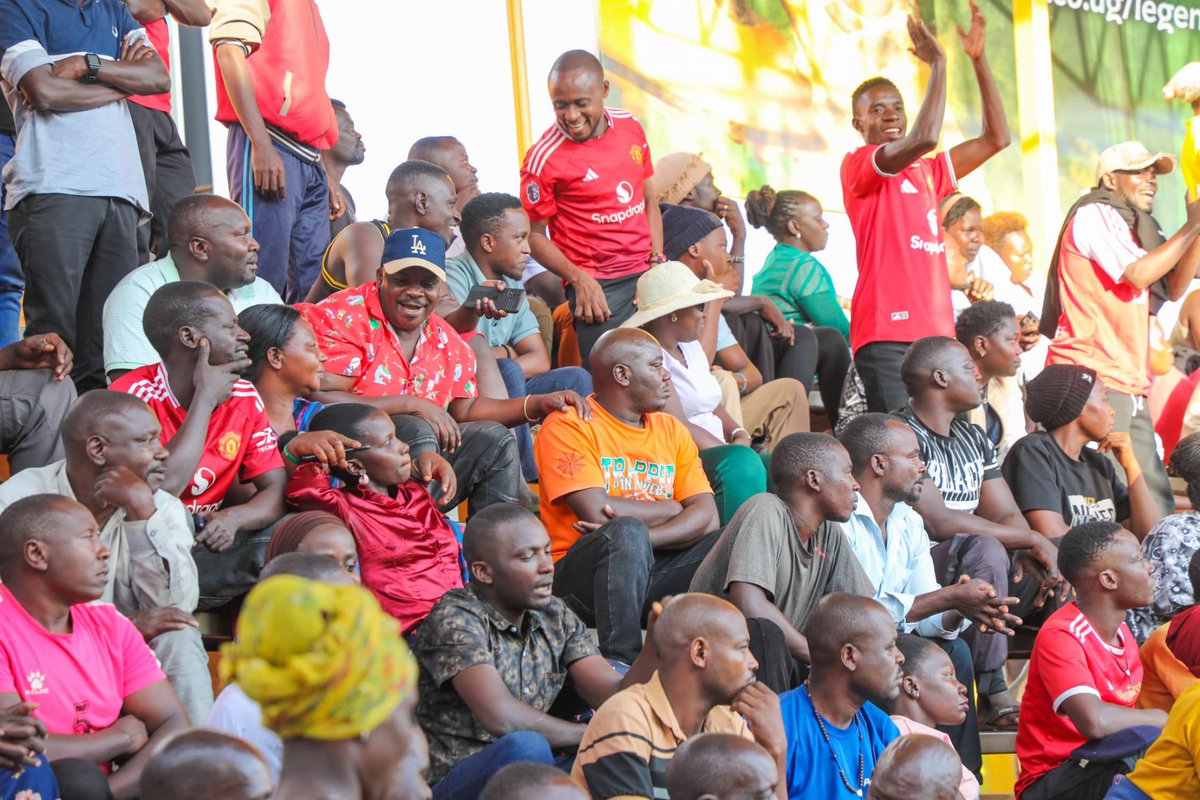 katosserusiba25's tweet photo. The ONC Manager, Hajjat @ChiefMuzzukulu officiated the finals of a football tournament organised by Nakawa West vendors at Philip Omondi Stadium, Lugogo, Kampala.

She pledged continued support to vendors, urging them to utilize the available anti-poverty programs to uplift their livelihoods.

The tournament kicked off last month and concluded with Kasoli FC emerging as champions.Hajjat rewarded the winners with UGX 1,000,000 in cash.

The runners-up, Nyanya FC, received UGX 500,000, while Nyama FC walked away with UGX 300,000. Cassava vendors received UGX 200,000.
@KagutaMuseveni @Onc_nrm1