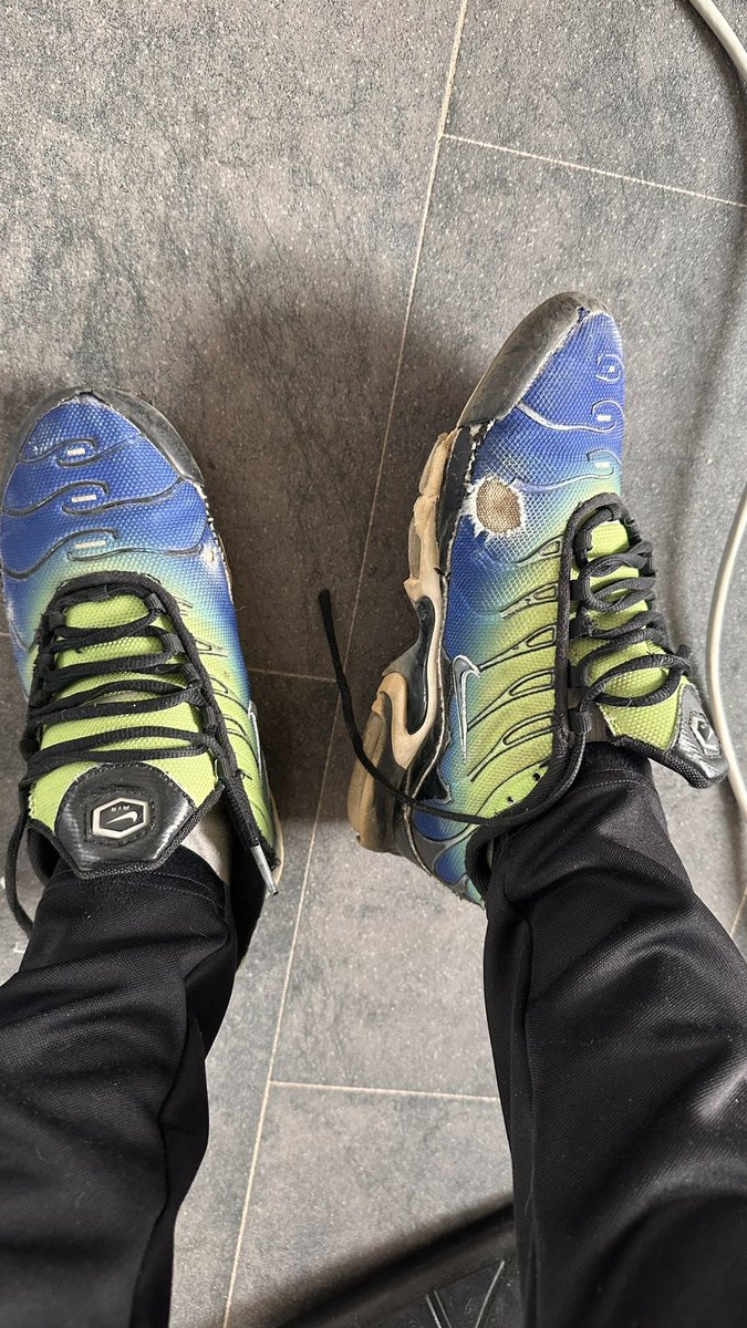SneakerSlaveDuo's tweet photo. On en fait quoi de cette paire ? 🥵🤭 tu les veux ? —> RT 👟💦 https://t.co/44PupCxvOO