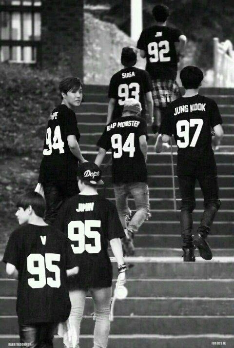 itsjeonjm's tweet photo. 🖤💜

BTS WE ARE PROUD OF YOU 
BTS ARMY ARE WITH YOU 
BTS OUR INSPIRATION 
BTS PAVED THE WAY 
#ARIRANGLockdown 
#WeStandWithBTS https://t.co/8da0yj68tG
