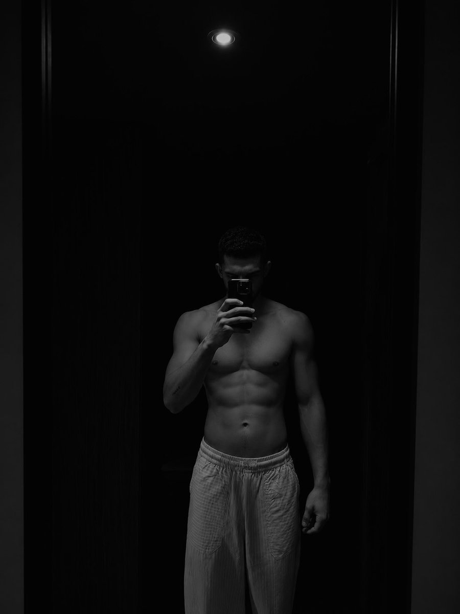 raaph_'s tweet photo. 🪞 #GayFit #BodyConfidence #MenInBriefs #GayBoys https://t.co/j4FB91G8GX