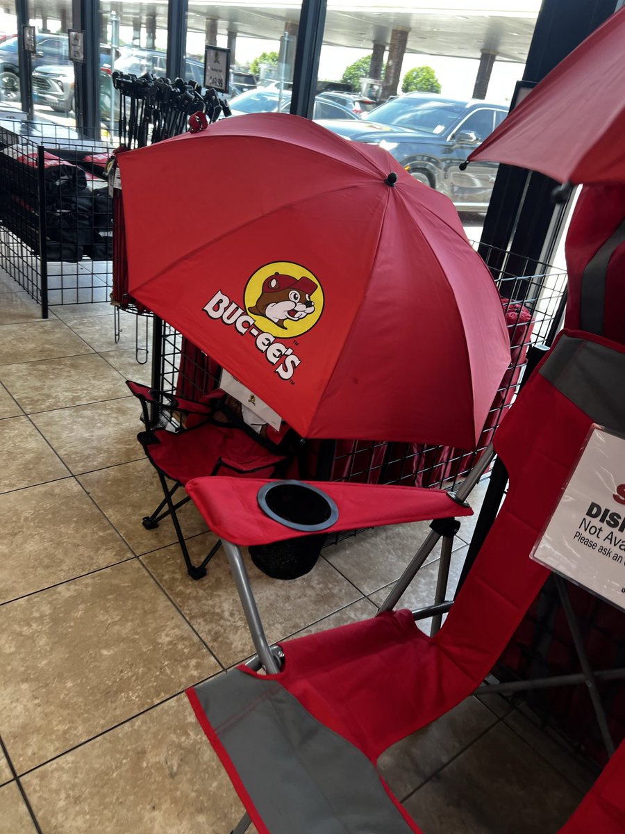 Heart8mq's tweet photo. On the way home from the Houston airport. Made a pit stop. Gas is $2.35 a gallon at Buc-ee’s 😱 https://t.co/lernf1aMXw
