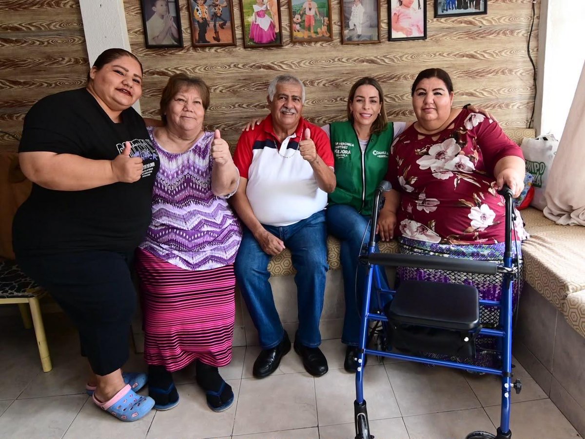 Veronica_mtz's tweet photo. Hoy nos vamos con el corazón contento. ❤️

Visitamos a Maricela en la colonia Miguel Alemán para entregarle un andador con asiento que le ayudará en sus traslados y consultas médicas.

#VeroSíCumple #Diputada https://t.co/HBi1hKjnyu