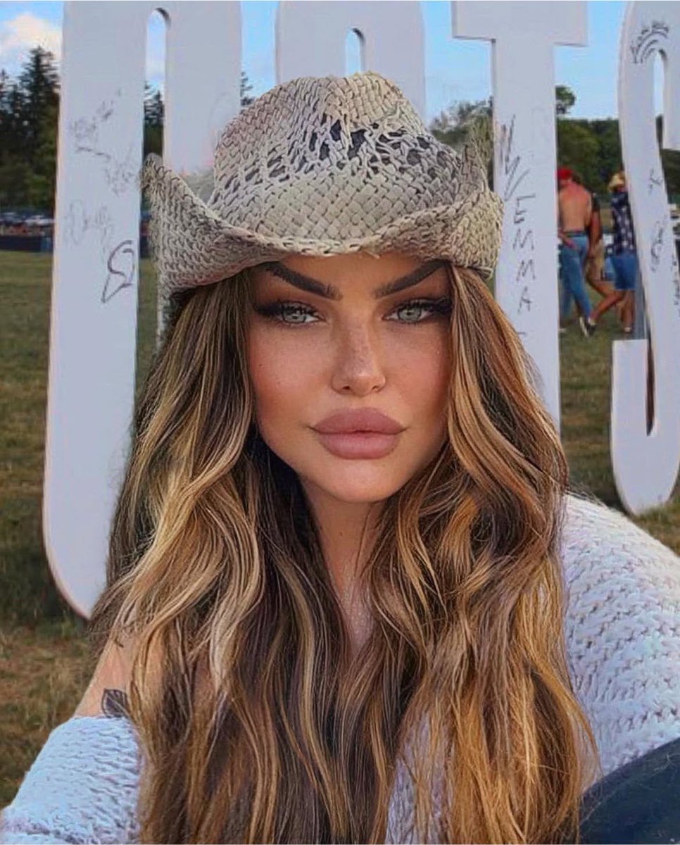 lapetitebebee's tweet photo. Can’t wait for boots and hearts again this summer https://t.co/pnGMKUpOSg