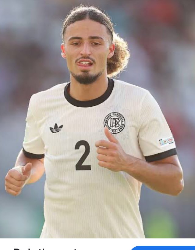 goktugsevincli1's tweet photo. Oyunculara bakıyordum. Transferin gözdesi Mert Kömür 15 20 milyon Euro lar konuşuluyor. Yaşı 21 Almanya altı yaş milli takımlarında 32 maçı var.  
Beşiktaş’ın Udokhai Taylan artı para vereceği falan söyleniyor. Bunun üzerine Taylan Buluta baktım. Yaşı 20 olmasına rağmen Almanya alt yaş milli takımlarında 39 maçı var. 
Güler misin ağlar mısın? İşte @Besiktas ’ın kendi oyuncularını nasıl değersizleştirdiğinin en güzel örneği.  #transferyorumu