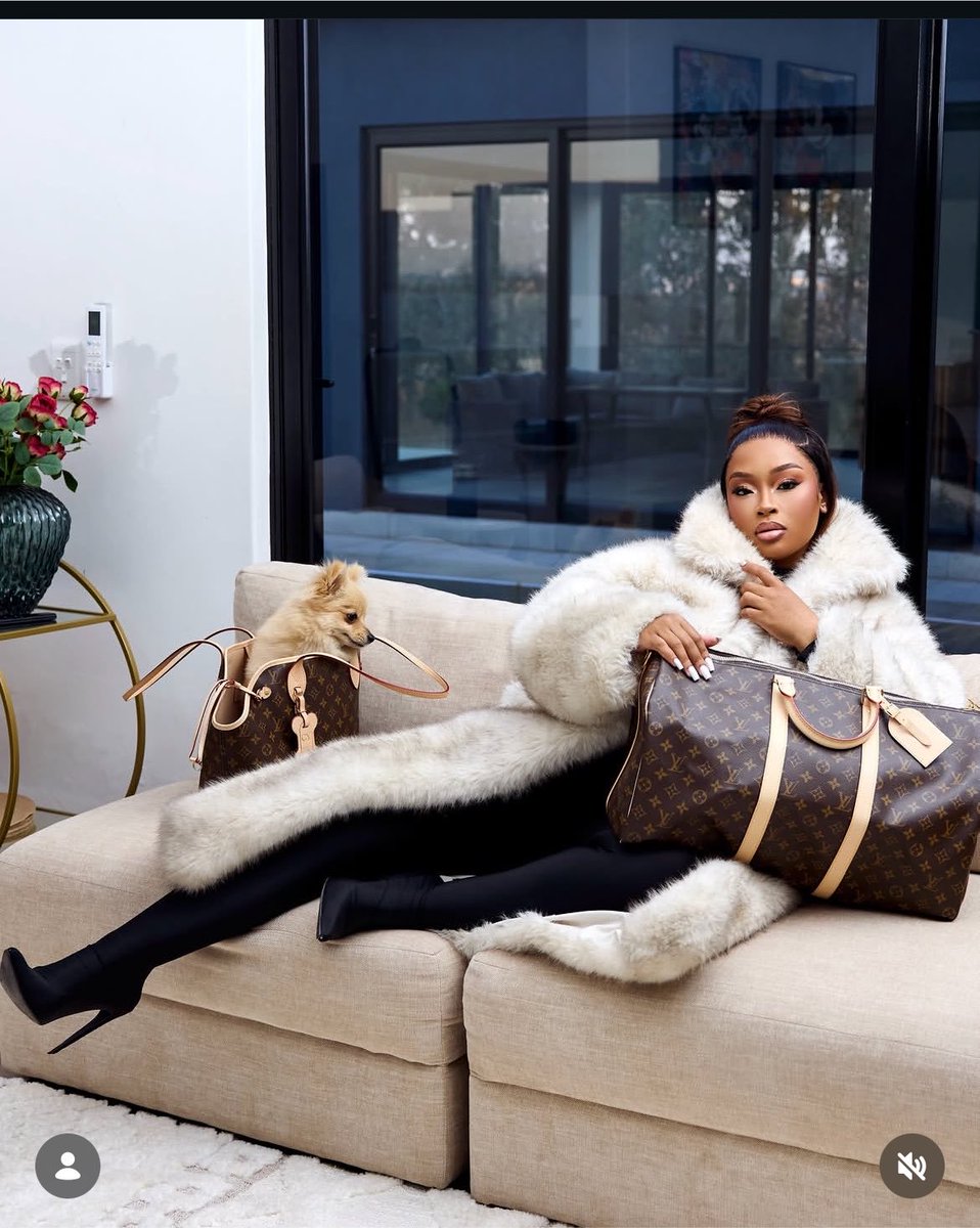 Priscil42973901's tweet photo. Sesi Cyan Boujee hits back after the stolen bag saga… and wait, her dog’s also rocking an LV bag? 🐶
This little one is out here living the real boujee life 🔥😂 https://t.co/N2ouPE8lzj