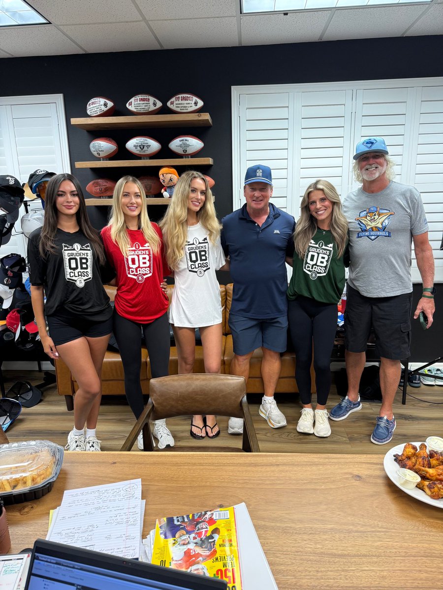BarstoolGruden's tweet photo. Great having the team from @HattricksTavern in the FFCA! https://t.co/c6ArKwK3Gb
