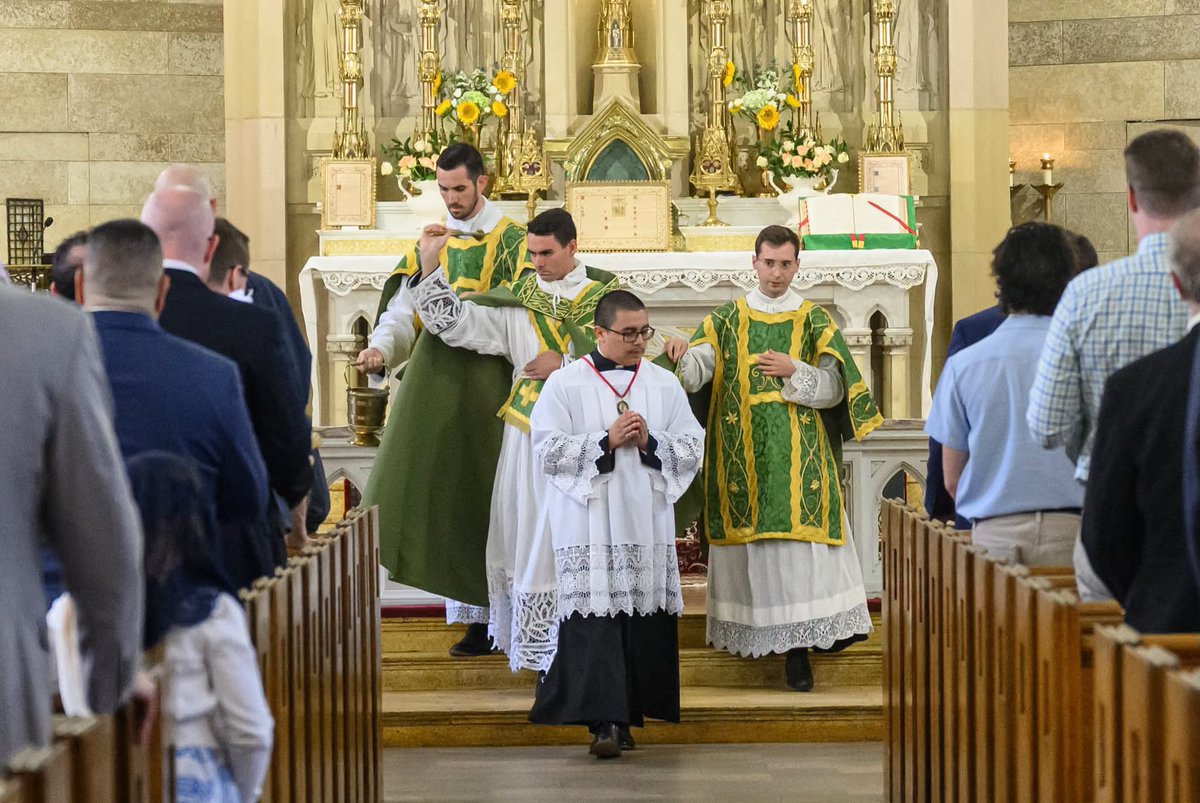 fsspna's tweet photo. Last month, St. Mary’s was blessed to welcome newly ordained Rev. Peter O’Connor and Rev. Shane Conlon for two Solemn High Masses.

Please pray for them as they begin their priestly ministry.

📍@StMaryFSSP in Providence, RI

#FSSP #CatholicPriesthood #SolemnHighMass https://t.co/yMeHa62IO7