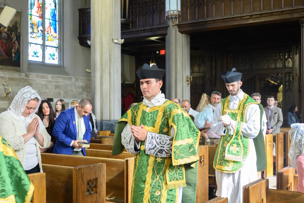 fsspna's tweet photo. Last month, St. Mary’s was blessed to welcome newly ordained Rev. Peter O’Connor and Rev. Shane Conlon for two Solemn High Masses.

Please pray for them as they begin their priestly ministry.

📍@StMaryFSSP in Providence, RI

#FSSP #CatholicPriesthood #SolemnHighMass https://t.co/yMeHa62IO7