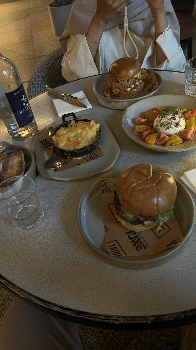 Sameenayxs's tweet photo. Din dins wiv bestie 🫶 https://t.co/e1ktUpvDmc
