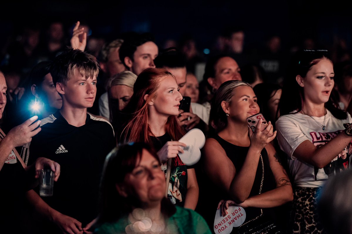 CarersTrust's tweet photo. .@LewisCapaldi gave carers FREE tickets to his gig at the @O2ForumKTown last night, giving them a well-deserved break ❤️ 

Carmel, who's been caring for her mum for the past 10 years, told us:

"You can't underestimate what a moment like this means. I haven't had a holiday in over 10 years, but just having these moments to have joy and share the time, it's everything."

Every carer deserves a break. Thank you, Lewis, for making this one possible ❤️ 

Thank you @academyamg 
Photo credit: @narinechalabi