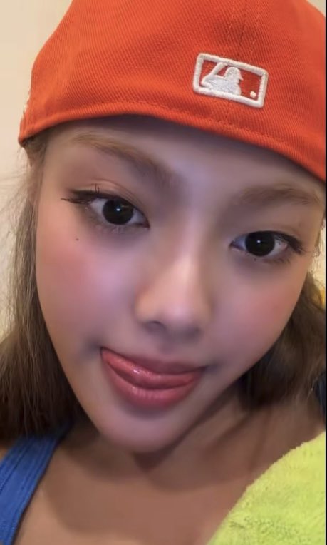 yeh0205f's tweet photo. Noooo… I literally just found out the livestream was on, and it ended the second I joined. 😭😭😭 My heart is broken.💔 https://t.co/eYuhKLlHEQ