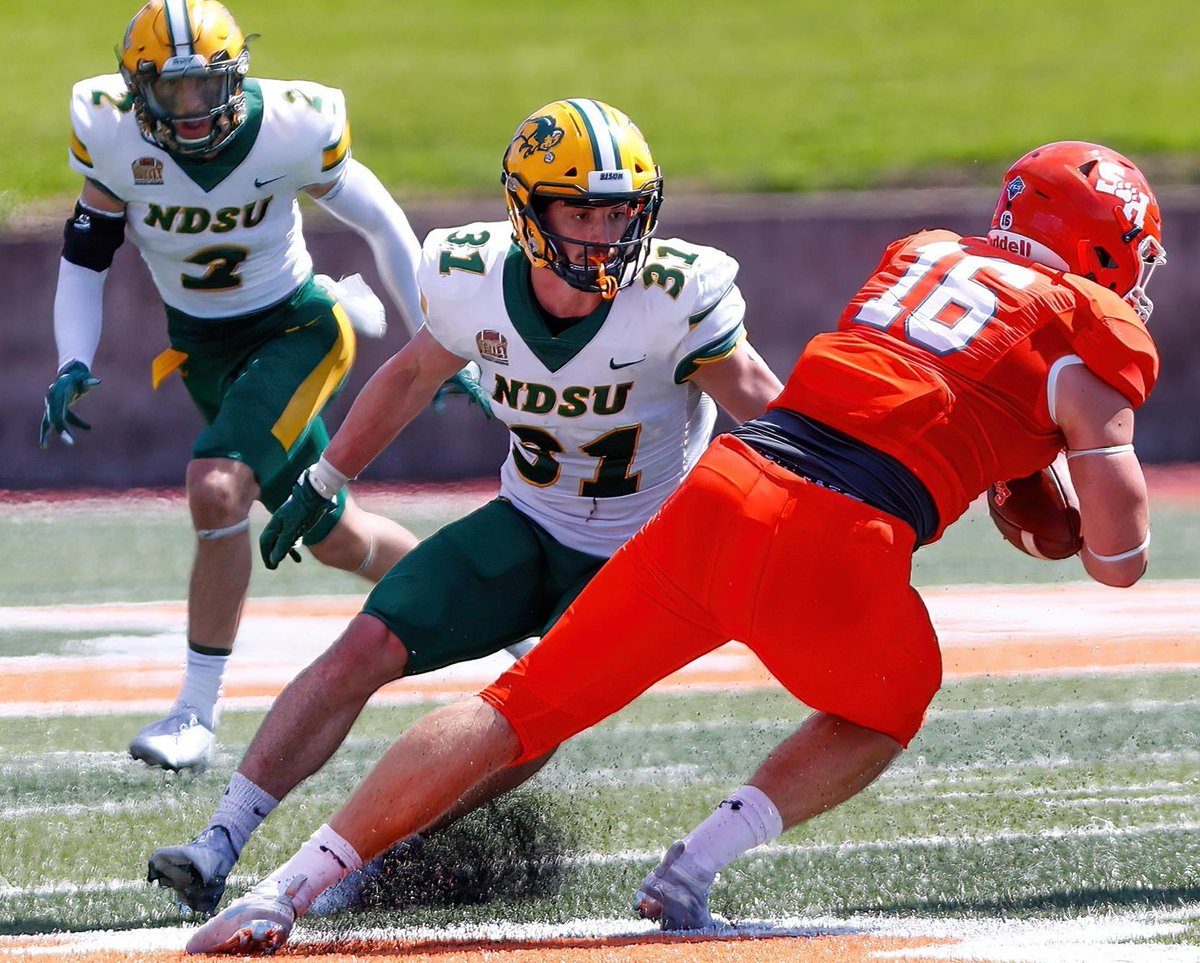 jsteck65's tweet photo. Bison Nation, in 31 days NDSU 🏈 begins playing in the FBS and the Mountain West! Today, we honor a former member of the #HeadHunters who contributed to #CodeGreen with his hustle & hits, @ColeWisniewski!! #LetsGoBison #HornsUp🤘#BisonFBCountdown https://t.co/EaqRSipgYi