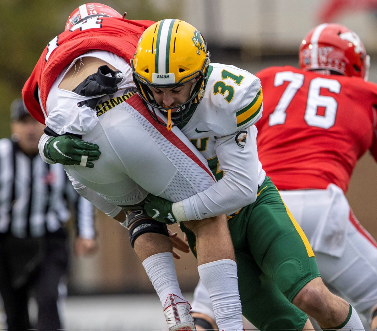 jsteck65's tweet photo. Bison Nation, in 31 days NDSU 🏈 begins playing in the FBS and the Mountain West! Today, we honor a former member of the #HeadHunters who contributed to #CodeGreen with his hustle & hits, @ColeWisniewski!! #LetsGoBison #HornsUp🤘#BisonFBCountdown https://t.co/EaqRSipgYi