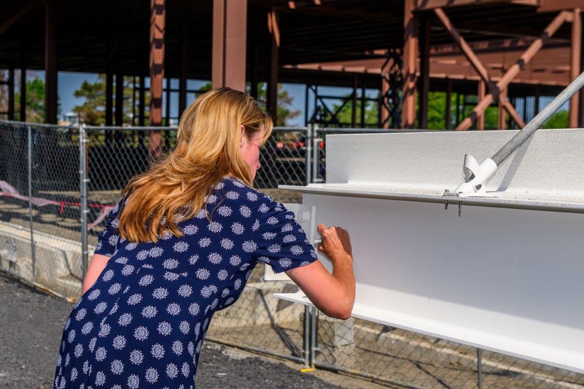 NY__Creates's tweet photo. 🏗️ Proud to celebrate a milestone at @HudsonValleyCC's ATEC Topping Off Ceremony! As a supporter and funder of this project, @NY__Creates is helping build the talent pipeline that will power New York’s growing semiconductor industry and future workforce.

Photos courtesy of HVCC. https://t.co/2JFnPrqeXG