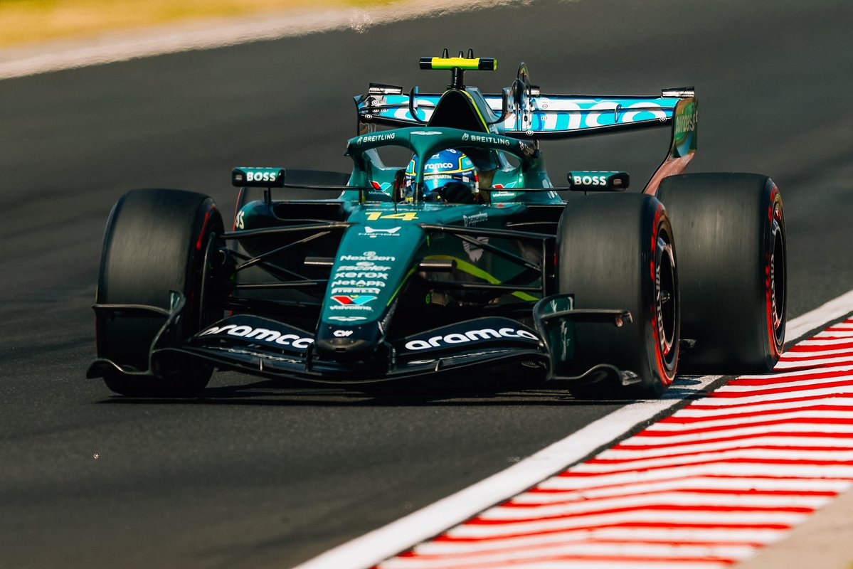 LeSprintEdition's tweet photo. Aston Martin a testé sa nouvelle unité de puissance Honda aujourd’hui lors d’un filming day. 👀

Le gain estimé serait de 35 ch, soit environ 0,5 s au tour, sachant que l’écart actuel avec le meilleur moteur de la grille serait d’environ 90 ch.

#F1 #HungarianGP https://t.co/yNmCN2AXNK