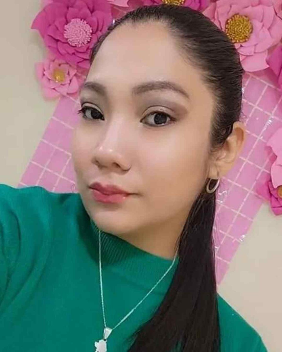 canal11hn's tweet photo. 🥹 Honrando la memoria de Karen Vanessa García: Policía Nacional realiza bazar benéfico en apoyo a su familia. 

La Dirección Policial de Investigaciones (DPI), junto a diferentes direcciones de la Policía Nacional, desarrolló un bazar benéfico en memoria de la Subinspectora Auxiliar Karen Vanessa García Maldonado, quien falleció el pasado 21 de julio por causas naturales.

La actividad busca brindar apoyo a la familia de la funcionaria, especialmente a su hija, como una muestra de compañerismo, unidad y respaldo institucional en momentos de duelo.

Durante la jornada, funcionarios policiales, empleados y ciudadanos participaron en esta iniciativa solidaria que fortalece los lazos entre los miembros de la institución.

Infórmate ingresando a https://t.co/xqXAYxY9Qn

#PolicíaNacional #Solidaridad #Honduras