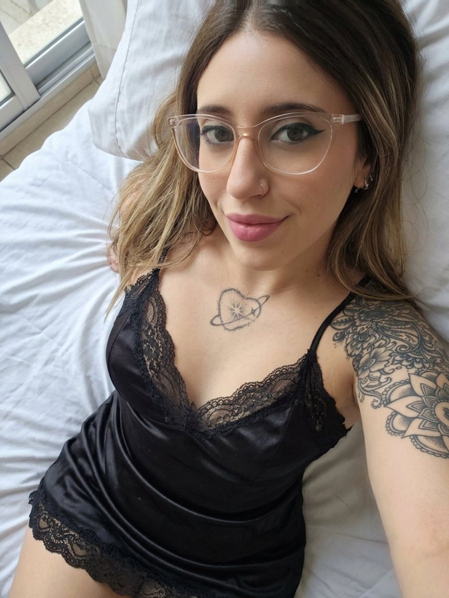 April Devotion 🖤⛓️ tweet media