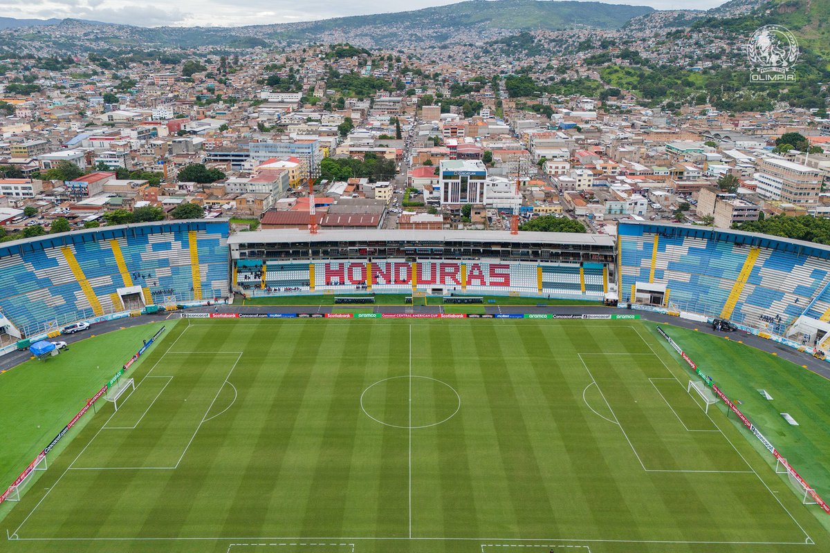 chacofunesjr's tweet photo. CONDEPOR tiene comprometido el Estadio Chelato Uclés el sábado por el partido de los Tiktokers y Olimpia tendrá que jugar el domingo ante UPN. Le quita un día de descanso al equipo de Espinel de cara al partido del miércoles en Panamá por CONCACAF. Un episodio más para Olimpia y la imposibilidad de jugar en un estadio alquilado. El equipo más grande del país debería tener su propio estadio, hace años.