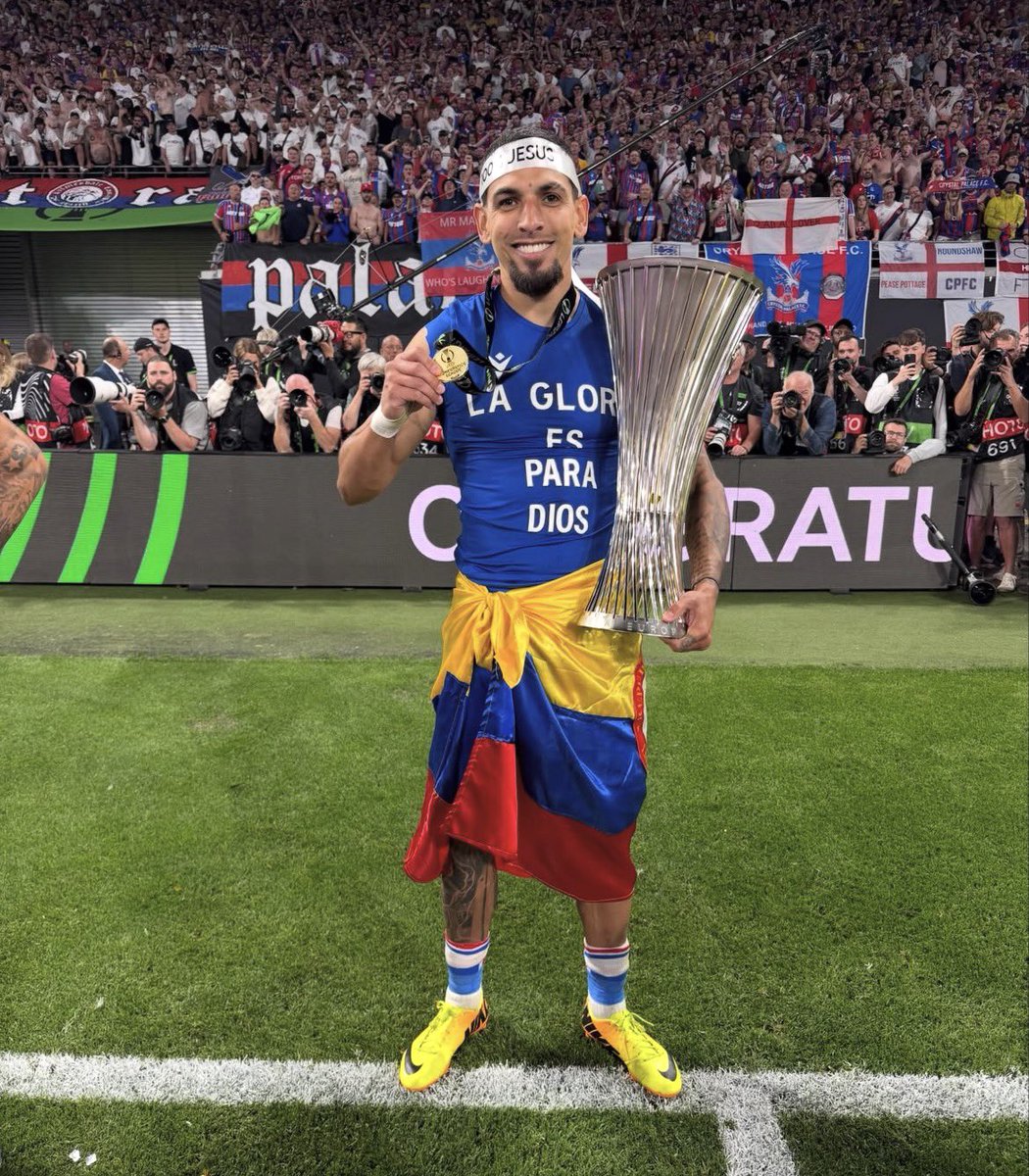 PalaceReport's tweet photo. 🚨 🇨🇴 Daniel Munoz is also thought to be open to a new challenge, should an appealing opportunity arise. 

He is attracting interest from the Saudi Pro League but remains a focal part of Palace's plans.

@RyanTaylorSport https://t.co/YgreGssbfN