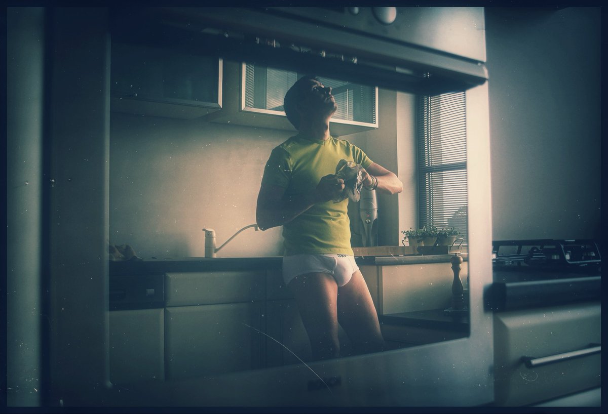 OokaBuzz7638's tweet photo. #hung #bulge #gay #wataa https://t.co/G9TTSRPqVq