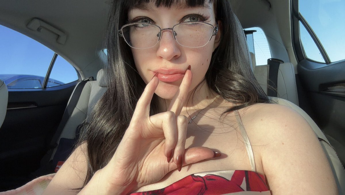 korensuki's tweet photo. if anyone tribs i’ll give out her ig https://t.co/juTVogEPGf