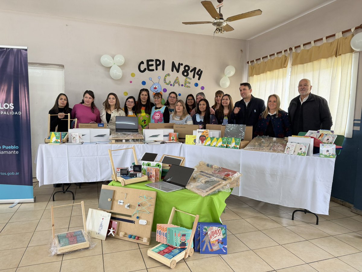 TadeoGZ's tweet photo. Fortalecemos la primera infancia en San Carlos con mejor equipamiento 💻💯

Entregamos notebooks, tablets, carros didácticos y kits digitales a 7 Centros Educativos de Primera Infancia (CEPI) del departamento.

Estos recursos combinan juegos, libros y herramientas tecnológicas para acompañar el trabajo que docentes y equipos realizan todos los días en la formación de los más chicos.

Seguimos invirtiendo en recursos pedagógicos para la educación inicial. 📚