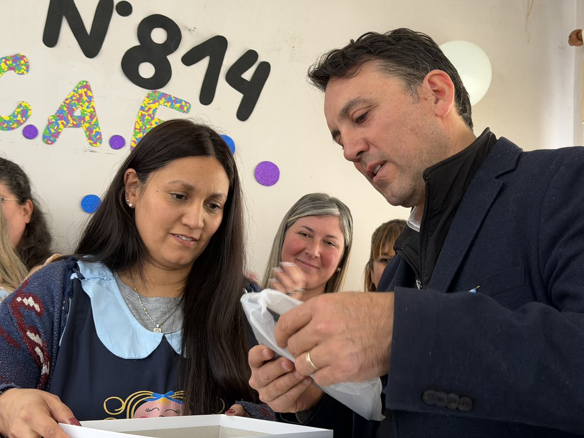 TadeoGZ's tweet photo. Fortalecemos la primera infancia en San Carlos con mejor equipamiento 💻💯

Entregamos notebooks, tablets, carros didácticos y kits digitales a 7 Centros Educativos de Primera Infancia (CEPI) del departamento.

Estos recursos combinan juegos, libros y herramientas tecnológicas para acompañar el trabajo que docentes y equipos realizan todos los días en la formación de los más chicos.

Seguimos invirtiendo en recursos pedagógicos para la educación inicial. 📚