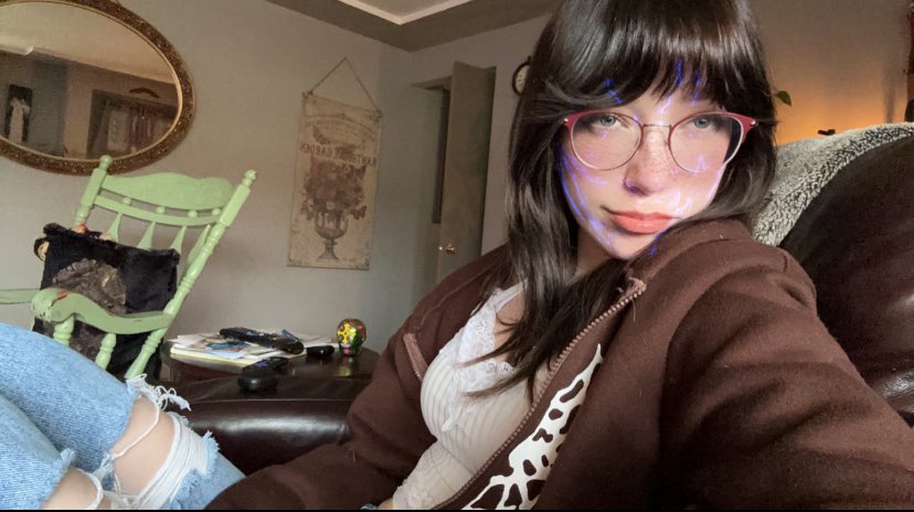 korensuki's tweet photo. if anyone tribs i’ll give out her ig https://t.co/UTHUXiZpmP