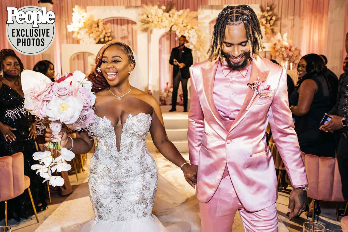MadBeefs's tweet photo. The duality of both genders in a marriage being masculine and feminine simultaneously. Nobody is doing it like them 🙌 #rhoa https://t.co/qRjVz3ps7v