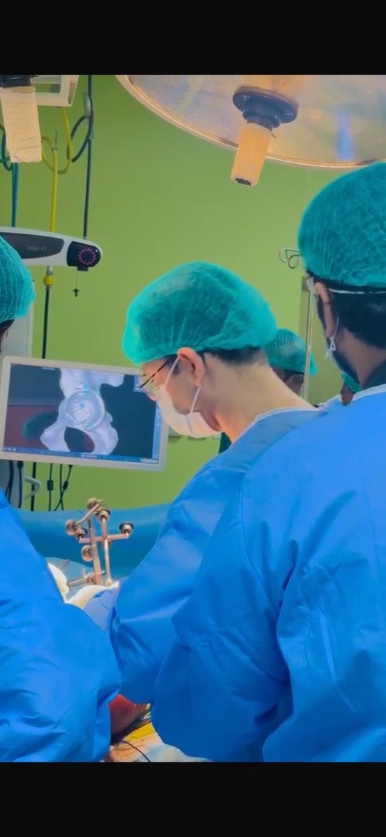 Fazamkhn's tweet photo. Robotic hip replacement surgery at Sharif Medical City, Lahore https://t.co/6Rs5fu71hS