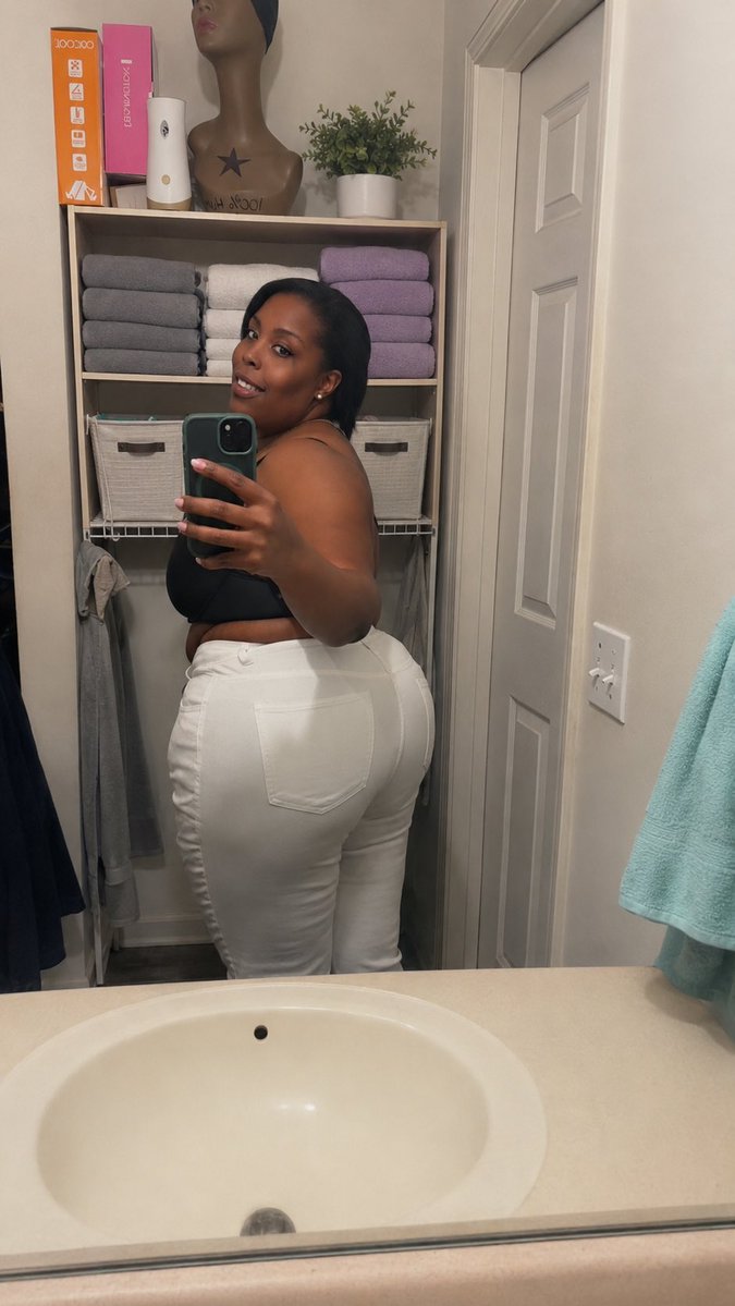 KeishaAnnCan's tweet photo. Welp apparently I’m ugly…..like eeyuk. Damn I had no clue https://t.co/ssrMTT7h3s