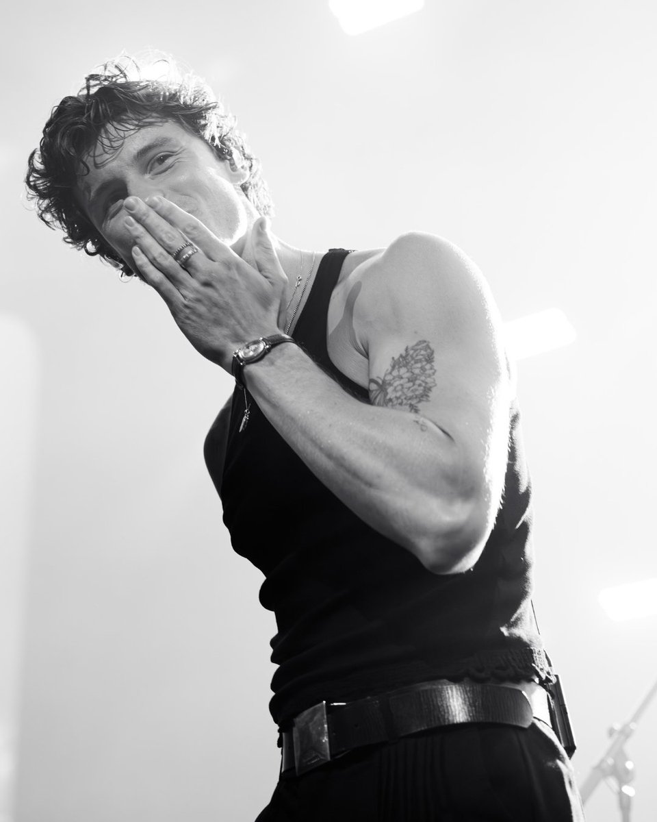 MovistarArenaEs's tweet photo. Un año del show de Shawn Mendes en el Movistar Arena. ¡Conciertazo en pleno agosto!

¿Estuviste? https://t.co/NtB756Dqf4