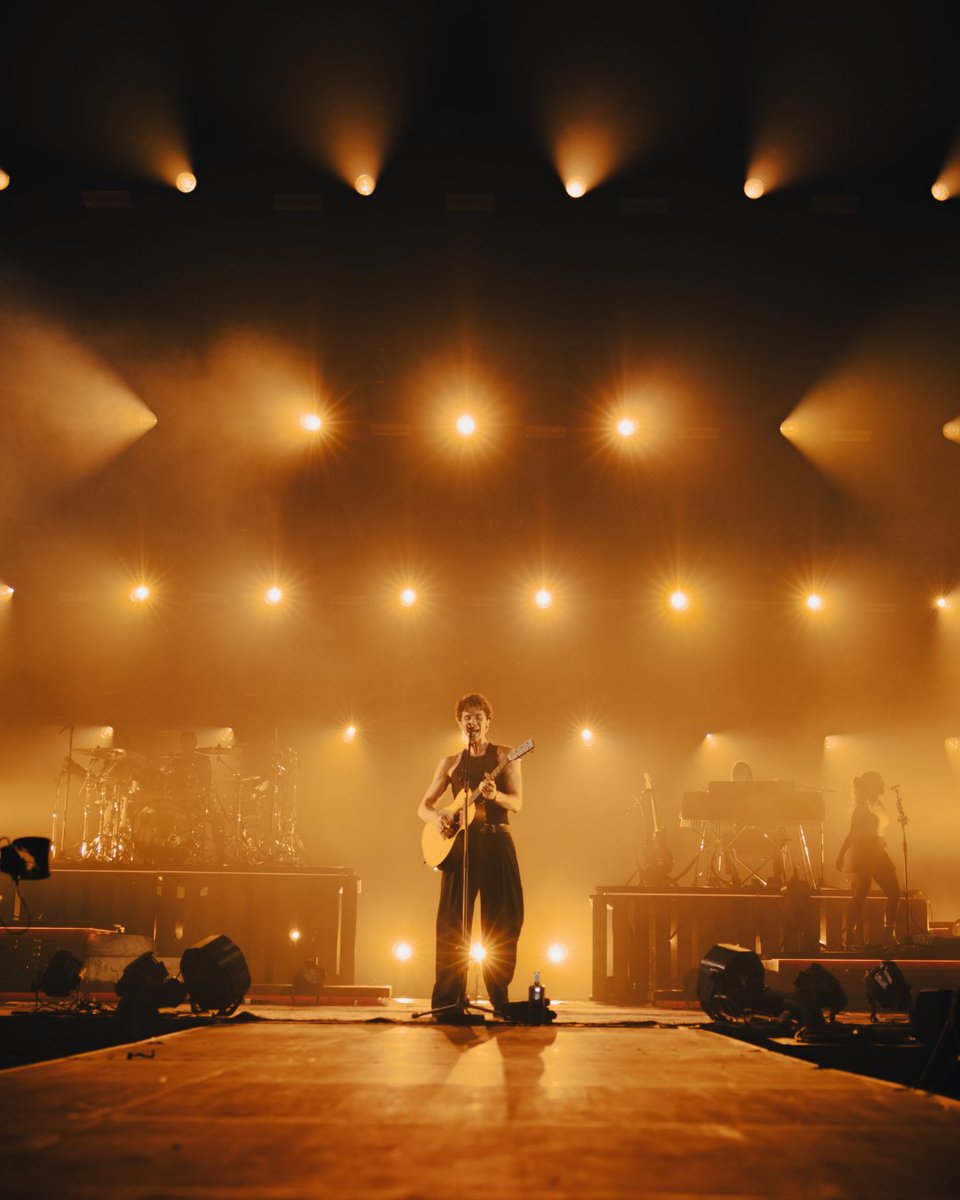 MovistarArenaEs's tweet photo. Un año del show de Shawn Mendes en el Movistar Arena. ¡Conciertazo en pleno agosto!

¿Estuviste? https://t.co/NtB756Dqf4