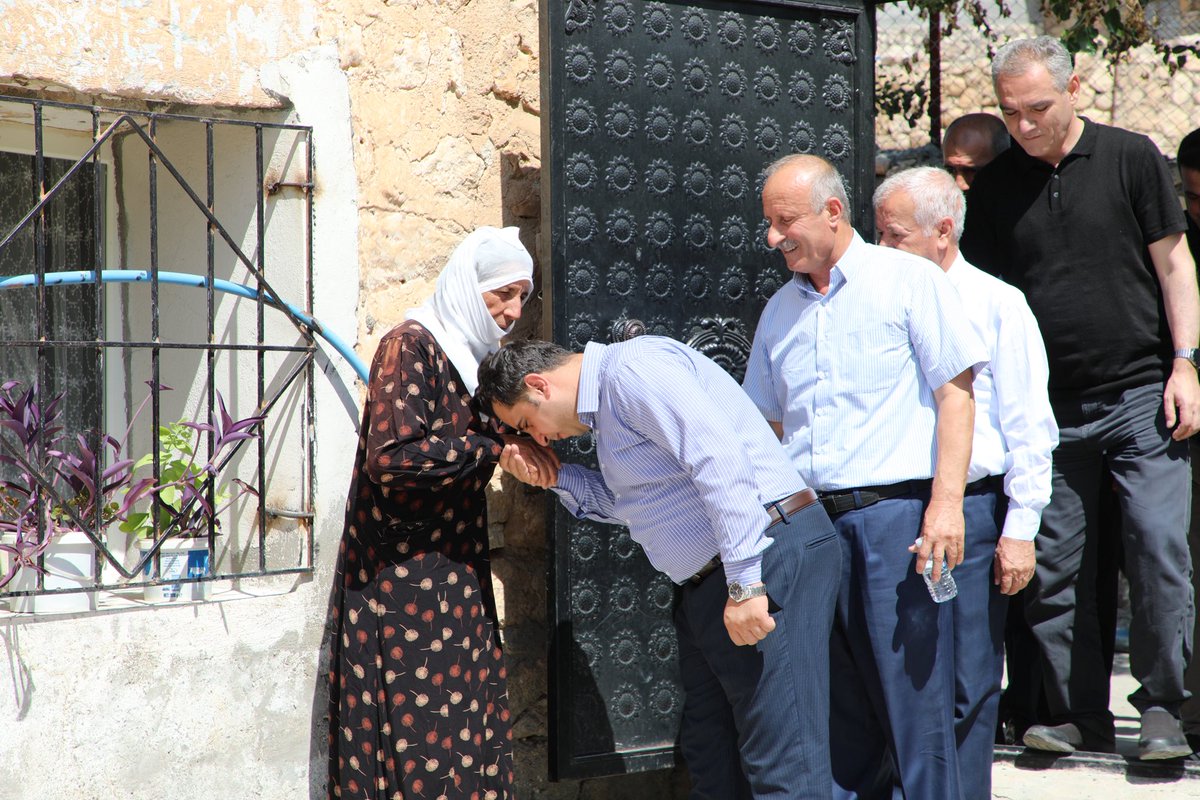 Hasankeyf_K's tweet photo. Kaymakamımız Sayın Serkan BÖYÜK; İlçe Jandarma Komutanımız Jandarma Üsteğmen İsmail GÖKCE, Yazı İşleri Müdürümüz Ramazan ÇİÇEK, Köylere Hizmet Götürme Birliği Müdürümüz Zeki KAPLAN, İl Genel Meclisi Üyelerimiz Abdullah TEKİN ve Abdullah İRİDİL ile birlikte köy ziyaretleri kapsamında Üçyol, Bayırlı, Irmak, Saklı, Akalın, Büyükdere ve Yakaköy köylerini ziyaret etti.

Ziyaretlerde vatandaşlarımızla bir araya gelen Kaymakamımız Sayın Serkan BÖYÜK, köylerimizin ihtiyaç ve taleplerini yerinde dinleyerek yürütülen kamu hizmetleri hakkında değerlendirmelerde bulundu. Üçyol, Irmak ve Saklı köylerinde aziz şehitlerimizin kıymetli ailelerini de ziyaret eden Kaymakamımız, şehit ailelerimizle yakından ilgilenerek her zaman yanlarında olduklarını ifade etti.

Devletimizin tüm imkânlarıyla vatandaşlarımızın yanında olmaya devam edeceğini ifade eden Kaymakamımız, misafirperverliklerinden dolayı köy muhtarlarımıza, şehit ailelerimize ve kıymetli hemşehrilerimize teşekkür etti.

@batmanvaliligi 
@canalpekrem 

#Batman #Hasankeyf #KöyZiyaretleri #ŞehitAileleri #KamuHizmeti #TürkiyeYüzyılı