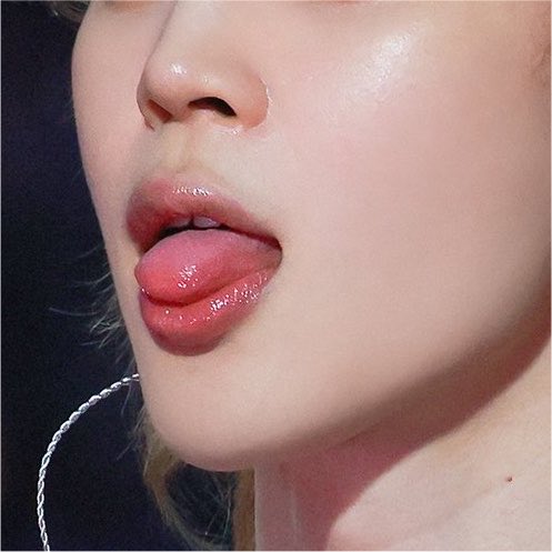 kooessesd's tweet photo. park jimin fuck whoever kiss your lips https://t.co/K9R1olWGFq