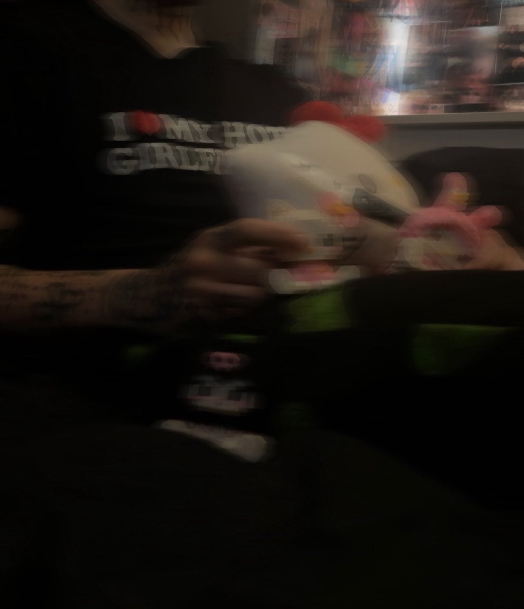 nxoeen's tweet photo. forgot abt these
 (i don’t have a gf ignore the shirt :p) https://t.co/Gn4VGwmQae