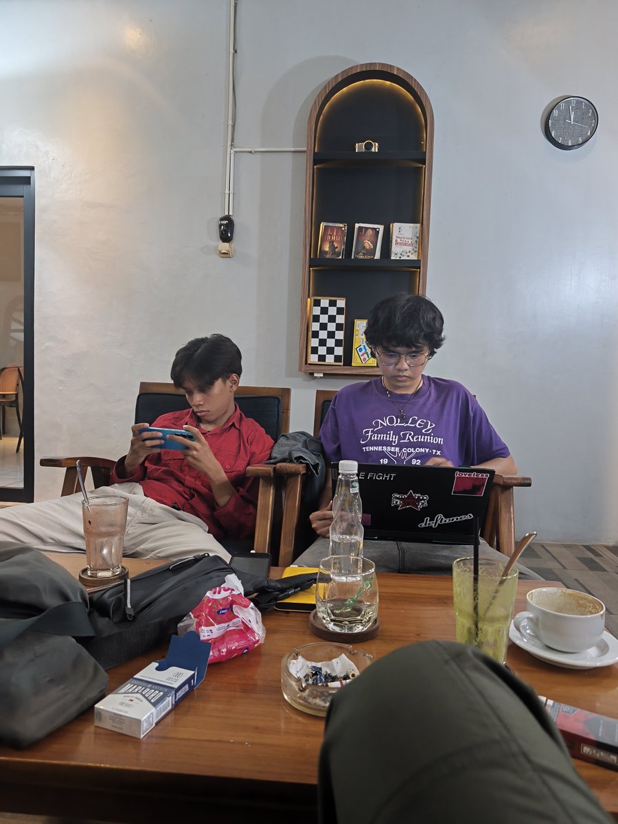 redzown77's tweet photo. kkn trio squad + nazla https://t.co/rsxkuQyiM1