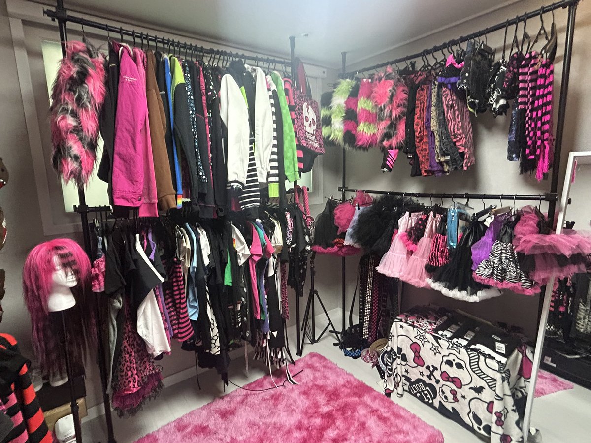 missingeidos's tweet photo. Dressroom https://t.co/wuIOSxr6XG