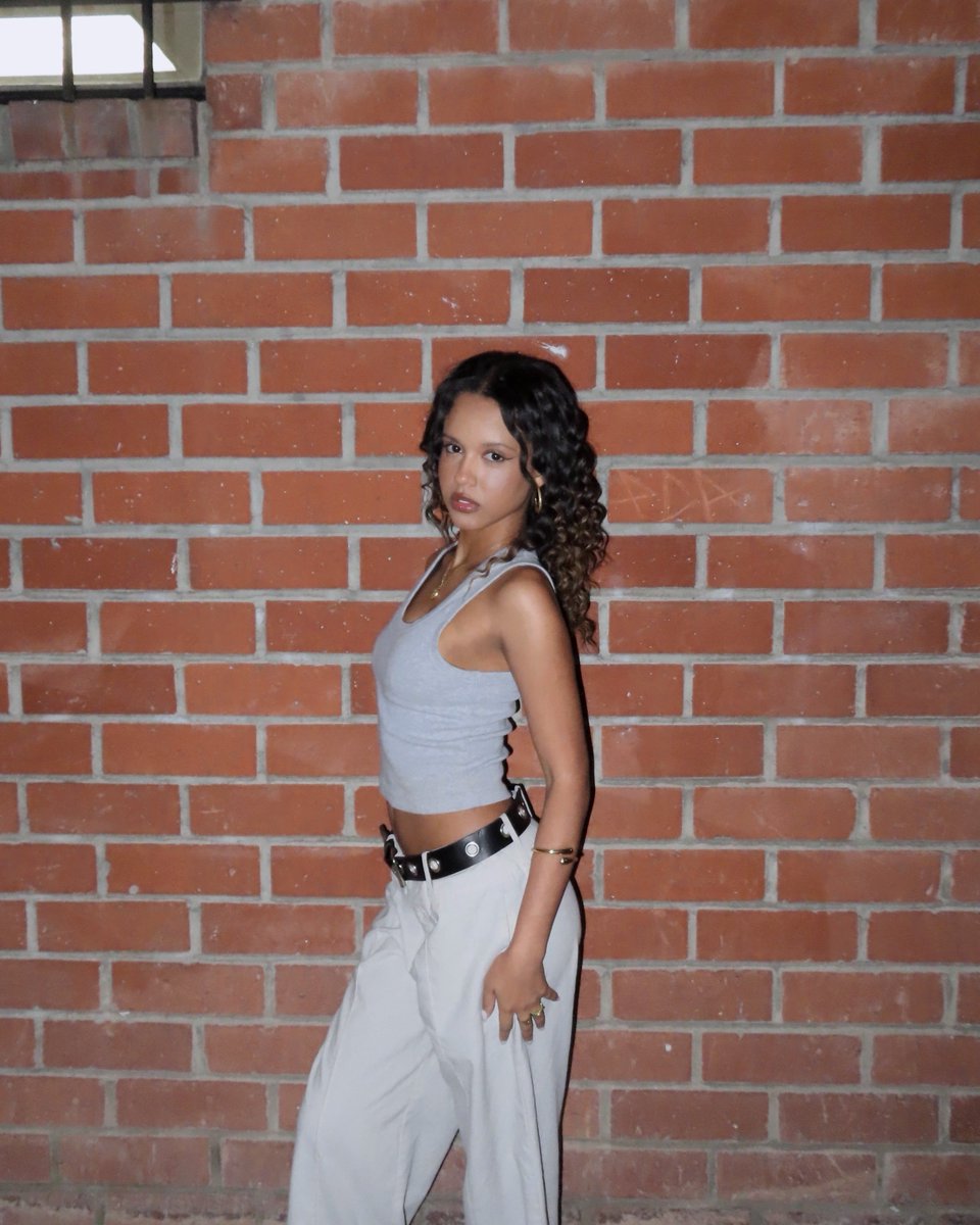 SAINT_SBASE's tweet photo. Samara absolutely gorgeous in new photos.

#SAINTSATINE https://t.co/md0DBa5WsU