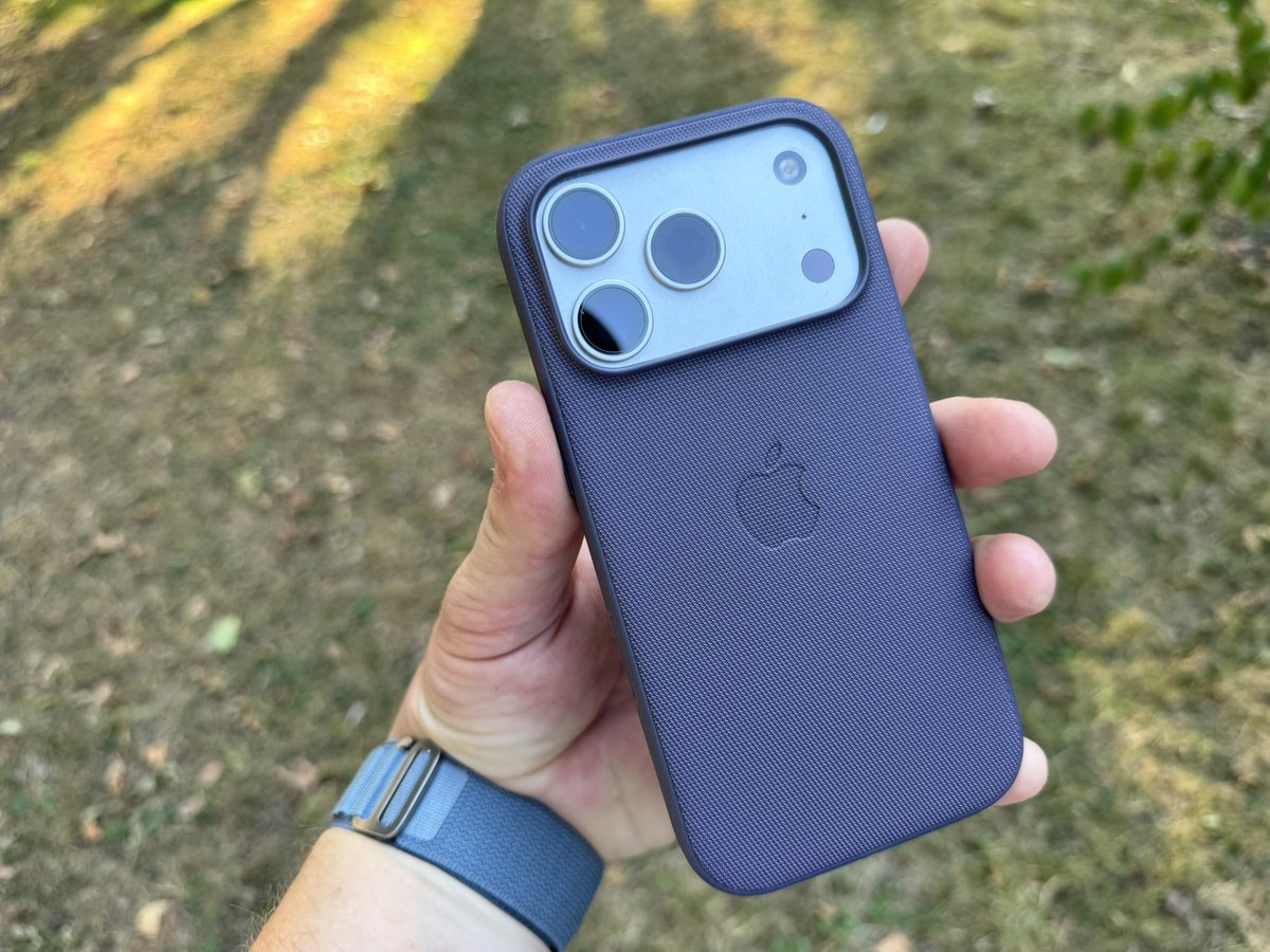kamilkulecki's tweet photo. Kurde ale te kolorki do siebie pasują 🤌🤯
#TeamSilver #Apple #iPhone https://t.co/IqKcfsID4t