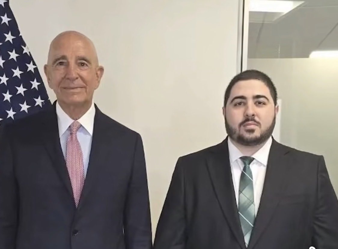 PolaAwla's tweet photo. Terrorist groups  Qanatri, the Syrian Chargé d'Affaires in Washington, has sparked controversy following accusations by American journalist Lindsey Snell. She alleged that he was a member of Al-Nusra 2016, when she kidnapped https://t.co/0OHifQnQDp